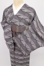 画像をギャラリービューアに読み込む, 【中古】長尺 単衣 紬 横段に菱と松川菱 グレー紅消鼠色 カジュアル 身丈170.5cm 裄丈63.5cm 単衣着物 TH6-2
