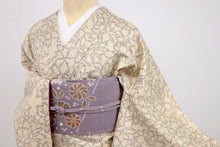 画像をギャラリービューアに読み込む, 【中古】長尺『大島紬』本場奄美 南国の花模様絣織り 白地 カジュアル 白黄緑青紫 身丈163.5cm 裄丈67.5cm 袷正絹着物 TY11-7
