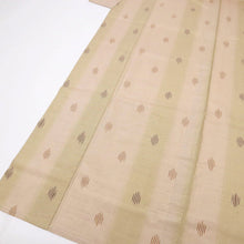 画像をギャラリービューアに読み込む, 【中古】特選 単衣 紬 太縞に小さなかすれ模様 カジュアル ピンクベージュ 身丈159cm 裄丈63cm 正絹着物 TY5-7
