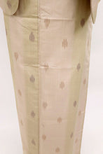 画像をギャラリービューアに読み込む, 【中古】特選 単衣 紬 太縞に小さなかすれ模様 カジュアル ピンクベージュ 身丈159cm 裄丈63cm 正絹着物 TY5-7
