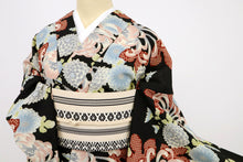 画像をギャラリービューアに読み込む, 【中古】長尺 洗える夏着物 小紋『撫松庵』レトロ菊の花模様 黒 化繊着物 ポリエステル カジュアル 身丈166.5cm 裄丈67cm UB7-12
