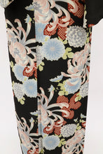 画像をギャラリービューアに読み込む, 【中古】長尺 洗える夏着物 小紋『撫松庵』レトロ菊の花模様 黒 化繊着物 ポリエステル カジュアル 身丈166.5cm 裄丈67cm UB7-12
