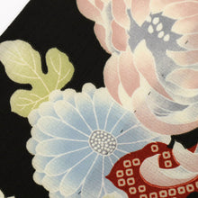 画像をギャラリービューアに読み込む, 【中古】長尺 洗える夏着物 小紋『撫松庵』レトロ菊の花模様 黒 化繊着物 ポリエステル カジュアル 身丈166.5cm 裄丈67cm UB7-12
