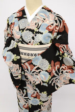 画像をギャラリービューアに読み込む, 【中古】長尺 洗える夏着物 小紋『撫松庵』レトロ菊の花模様 黒 化繊着物 ポリエステル カジュアル 身丈166.5cm 裄丈67cm UB7-12
