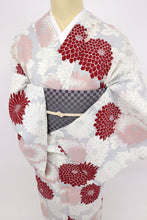 画像をギャラリービューアに読み込む, 【新品】洗える♪浴衣 長尺『三松』菊づくし 淡灰 カジュアル 化繊 身丈169cm 裄丈67.5cm 夏着物 UH5-5
