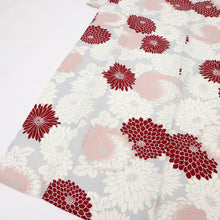 画像をギャラリービューアに読み込む, 【新品】洗える♪浴衣 長尺『三松』菊づくし 淡灰 カジュアル 化繊 身丈169cm 裄丈67.5cm 夏着物 UH5-5
