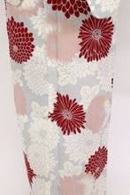 画像をギャラリービューアに読み込む, 【新品】洗える♪浴衣 長尺『三松』菊づくし 淡灰 カジュアル 化繊 身丈169cm 裄丈67.5cm 夏着物 UH5-5
