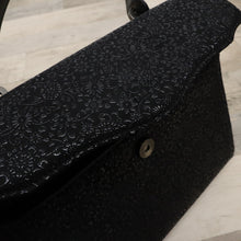 画像をギャラリービューアに読み込む, 【中古】印傳屋 和装バッグ 黒鹿革×黒漆 変わり菊唐草 冠婚葬祭 着物に合わせ z4-36
