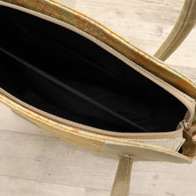 画像をギャラリービューアに読み込む, 【中古】和装バッグ ベージュ×ゴールド 金襴蜀江に七宝繋ぎ花模様 着物に合わせ z7-16 リサイクル着物 訪問着 付下げ 結婚式 披露宴 パーティ 式典 祝事 お宮参り リユース 古着 アウトレット
