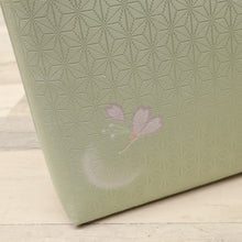 画像をギャラリービューアに読み込む, 【新品】和装バッグ 淡いグリーン×ベージュ 麻の葉地紋 桜の花びら模様 着物に合わせ z7-19 リサイクル着物 訪問着 付下げ 結婚式 披露宴 パーティ 式典 祝事 お宮参り リユース 古着 アウトレット
